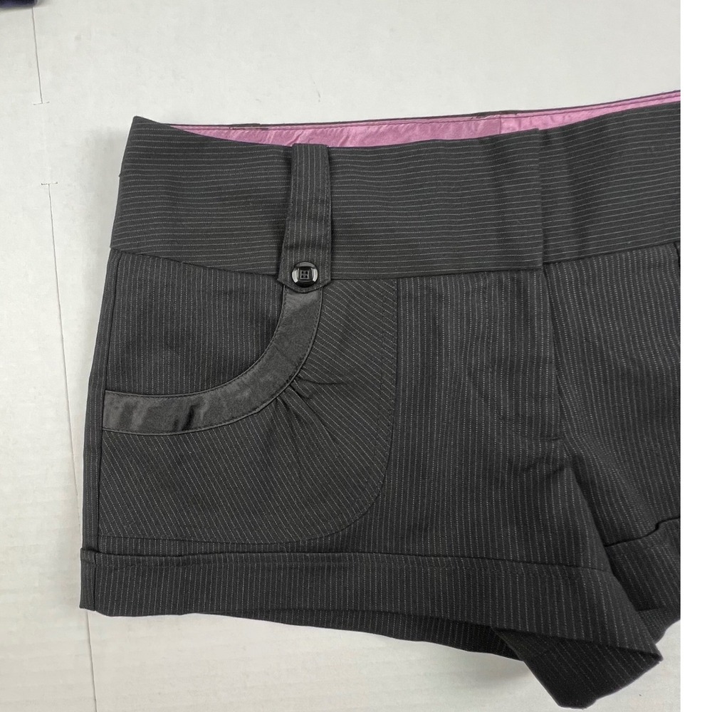 CHARLOTTE RUSSE Pinstripe Cuffed Shorts Womens 10 Y2K Office Siren Coquette - Picture 2 of 14